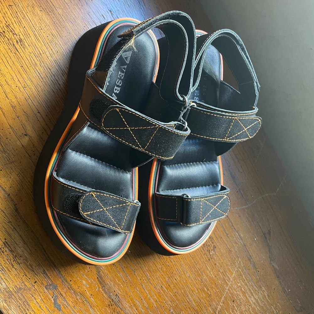Vesba sandals